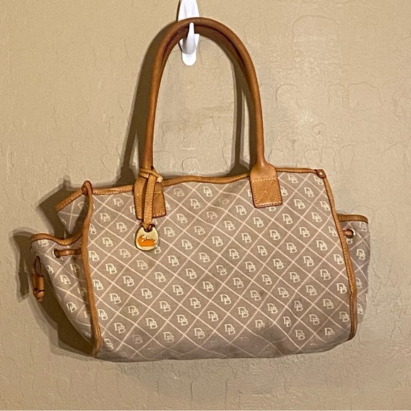Dooney & Bourke signature logo shoulder/hand bag tan/ivory/pink medium 10x18 - Picture 3 of 16